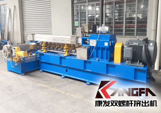 浙江客戶(hù)因業(yè)務(wù)發(fā)展需求，車(chē)間連續(xù)生產(chǎn)超十五年SJSH系列雙螺桿混煉擠出機(jī)老設(shè)備更換記！