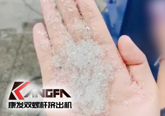 康發(fā)雙螺桿擠出機在先行先試中搶占先機，以更加飽滿的精神狀態(tài)、更大的創(chuàng)新勇氣，奮發(fā)進取，走出一條科學發(fā)展、跨越趕超的先行之路。