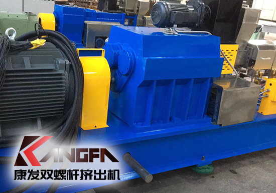 康發(fā)雙螺桿擠出機與客戶成功合作的好消息頻頻不斷！全廠員工按時保質保量地完成了生產(chǎn)！
