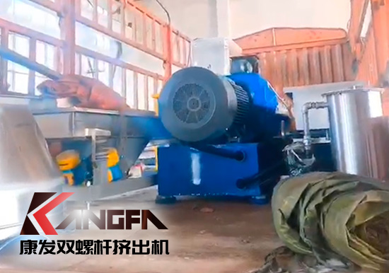 十一雙節(jié)長假前夕，康發(fā)65機(jī)D型箱雙螺桿擠出機(jī)組順利發(fā)貨！坐標(biāo)河北！