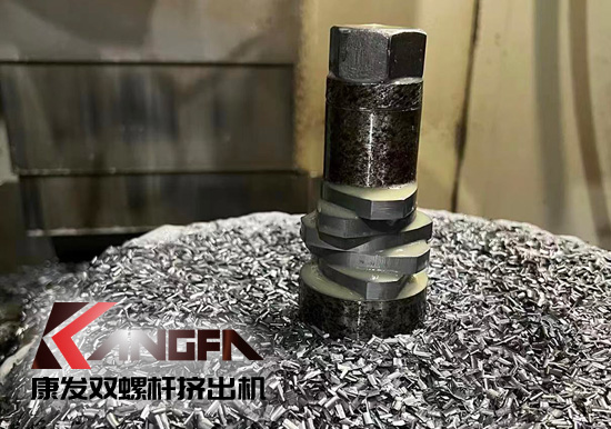 康發(fā)四大關(guān)鍵技術(shù)于一體綜合優(yōu)勢！現(xiàn)代化制造平臺、關(guān)鍵零部件制造技術(shù)自我把控！提供雙螺桿擠出機及成套裝置交鑰匙工程！