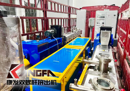 臨近年底，雙螺桿擠出機(jī)發(fā)貨忙,全力以赴為市場(chǎng)！
